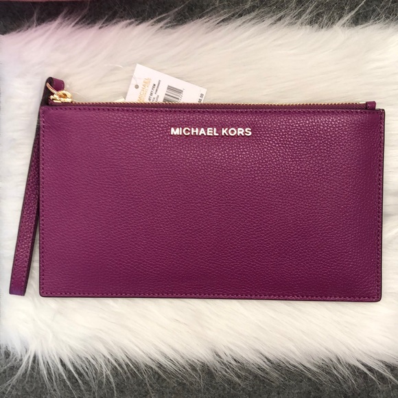 Michael Kors Handbags - Michael Kors Large Jet Set Clutch